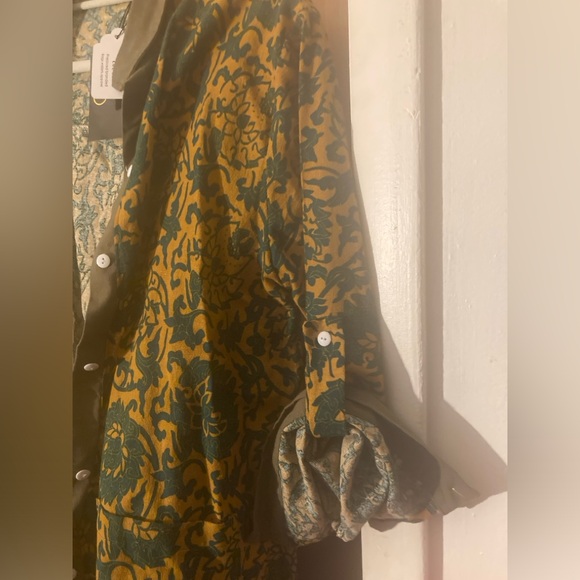 Shirt Dress, Floral Design. Button up sleeve to hold them then place - Picture 2 of 3